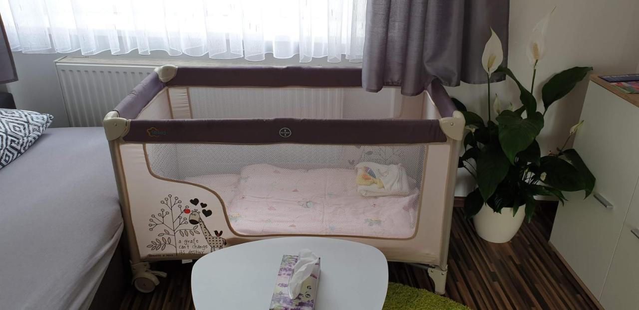 Laura'S Apartment Κάρλοβι Βάρι Εξωτερικό φωτογραφία